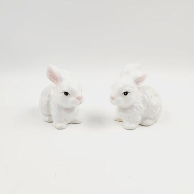 LITTLE VINTAGE WHITE CERAMIC RABBITS