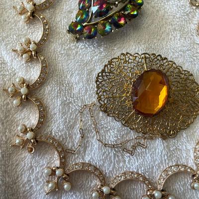 Lot of fancy Rhinestone Jewelry