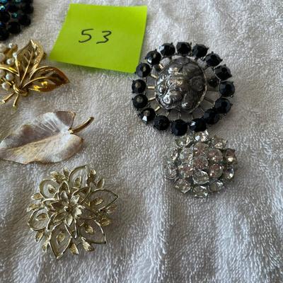 Lot of brooches