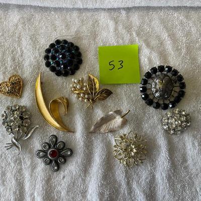 Lot of brooches