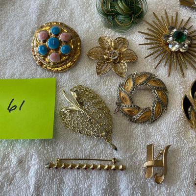 Lot of brooches