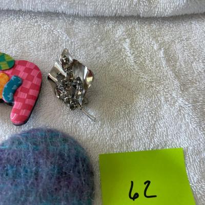 Jackpot group!  Brooches and other.
