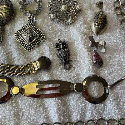 Lot of Silver toned jewelry