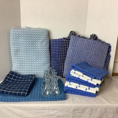 763 Lot of Vintage Blue and White Tablecloths with 9 Small Glass Bud vases