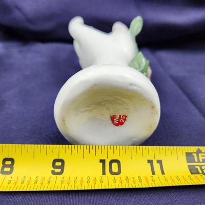 VINTAGE CHINA HANDS VASE