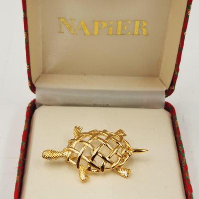 VINTAGE NAPIER GOLD TONE TURTLE BROOCH