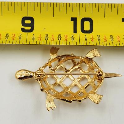VINTAGE NAPIER GOLD TONE TURTLE BROOCH
