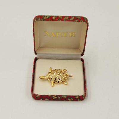 VINTAGE NAPIER GOLD TONE TURTLE BROOCH