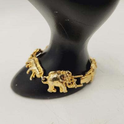 GOLD TONED ZOO ANIMAL CLASP BRACELET