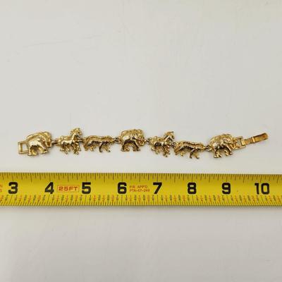 GOLD TONED ZOO ANIMAL CLASP BRACELET