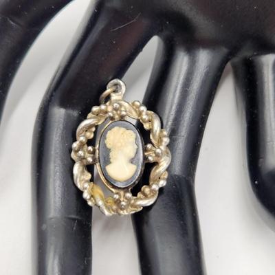 ANTIQUE SILVERTONED CAMEO PENDANT