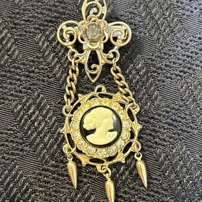 Cameo Brooch with Fleur De Lis and clear rhinestone brooch, Victorian Woman, Carved Cameo Lapel Pin, Gold Tone Chain Dangle Cameo Jewelry