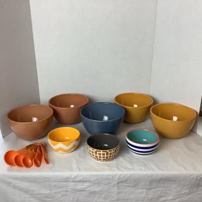 770 Set of 5 Potter & Smith Bowls with Three Threshold Small Bowls