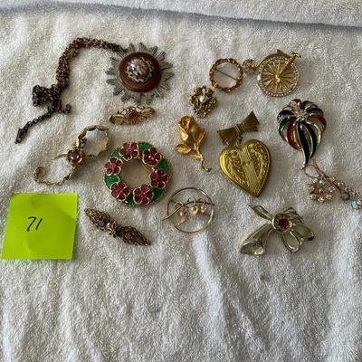 Brooches Lot