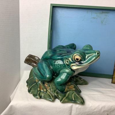 797 Ceramic Painted Frog with Wooden Tray, Green Ceramic Pot, small Mirror