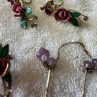 Flower & cameo grouping
