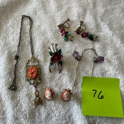 Flower & cameo grouping