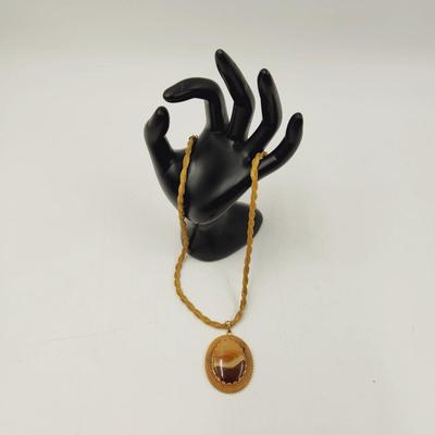 VINTAGE GOLD TONE FILIGREE STONE INLAY NECKLACE