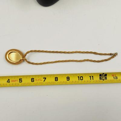 VINTAGE GOLD TONE FILIGREE STONE INLAY NECKLACE