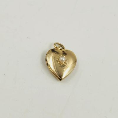 CUTE SMALL GOLD TONED HEART LOCKET