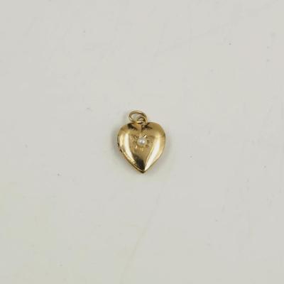 CUTE SMALL GOLD TONED HEART LOCKET