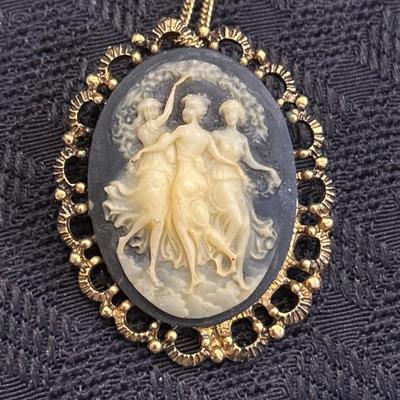Lovely Swirl Rim Black and Cream 3 Dancing Muses Flowers Goldtn Necklace Brooch