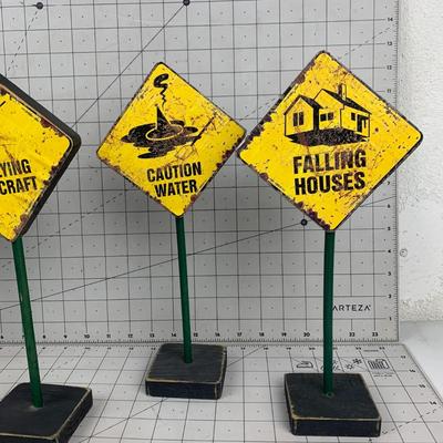 #28 Caution: Falling Houses, Water and Low Flying Witchcraft Decor