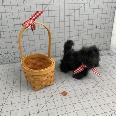 #80 Toto in Basket 