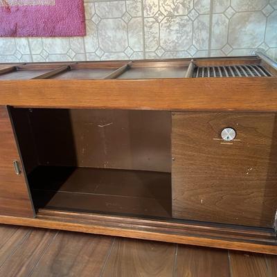 Vintage Magnavox Mid Century Modern Micromatic Record Player AM/FM Stereo Console
