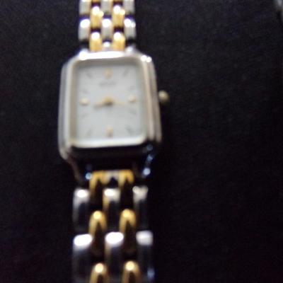 MENS SEIKO SQ QUARTZ, LADIES SEIKO QUARTZ.
