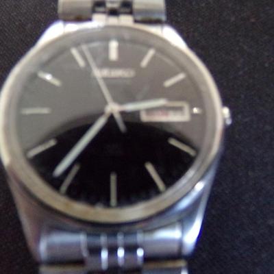MENS SEIKO SQ QUARTZ, LADIES SEIKO QUARTZ.
