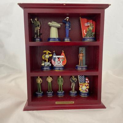 -60- COLLECTIBLE | Marine Figures With Shelf