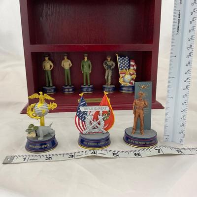 -60- COLLECTIBLE | Marine Figures With Shelf