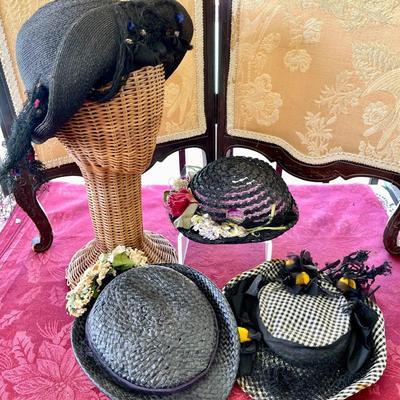 LOT 46  GROUP OF VINTAGE HATS W/FLOWERS 1940s