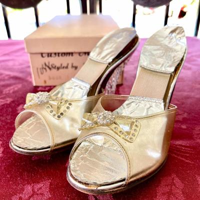 LOT 50  HOLLYWOOD GLAMOUR SPRING-A-LATOR PUMPS LUCITE RHINESTONE
