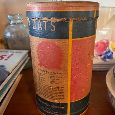 Vintage Quaker Oats Container