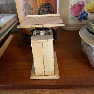 Vintage Kitchen Scale