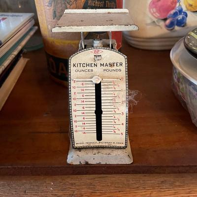 Vintage Kitchen Scale