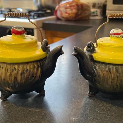 Thames Clown Teapot Salt & Pepper Shakers