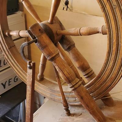 Antique spinning wheel