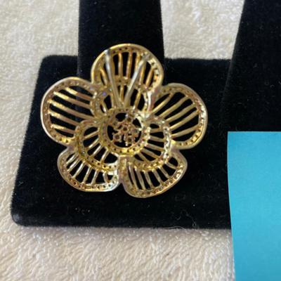 Gorgeous Filigree Retro Floral Pendant Gold on Sterling