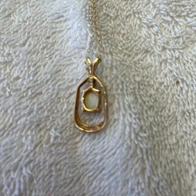 14K yellow gold Opal & Diamond pendant