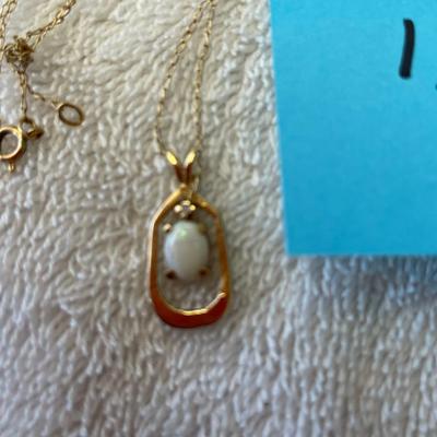 14K yellow gold Opal & Diamond pendant
