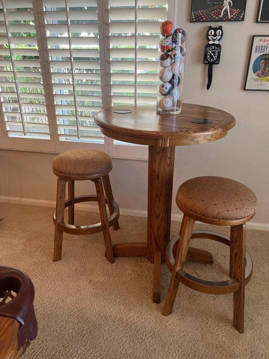 Pub Table & 2 Bar Stools