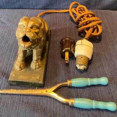 Rare Vintage Cast Bulldog Curling Iron Heater
