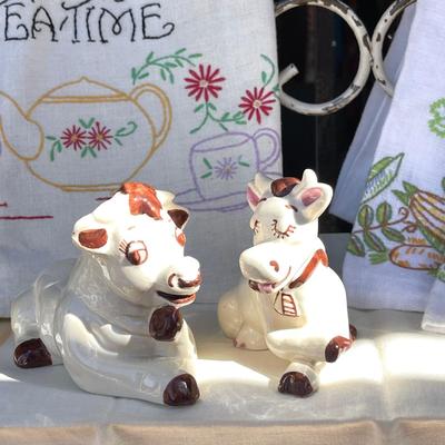LOT 77 Vintage Kitchen Crochet Piece, Tea Towels, Salt & Pepper Figural Elsie the Cow