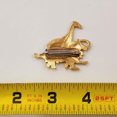 GOLD TONED LION ELEPHANT & GIRAFFE BROOCH