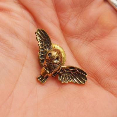 FANTASTIC GOLD TONED WILD OWL PIN