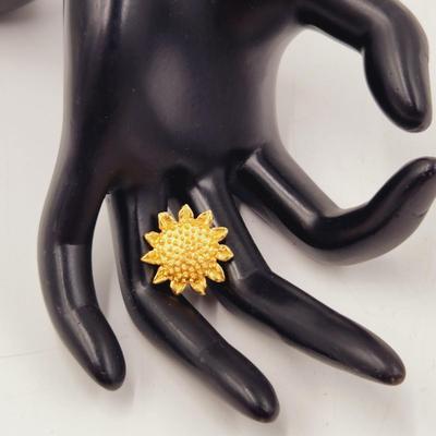 CUTE GOLD TONED SUNFLOWER PIN