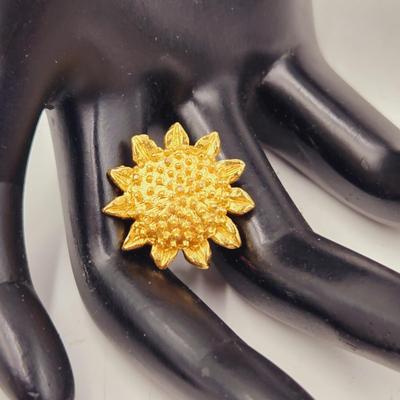 CUTE GOLD TONED SUNFLOWER PIN